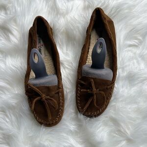 Minnetonka Brown Moccasins Size 7 1/2